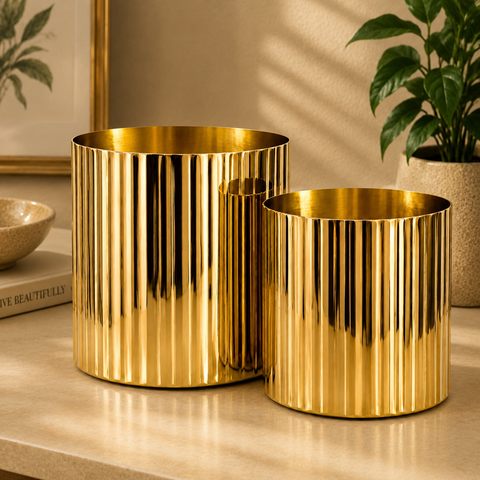 ecofynd Set of 2 Ribbed Metal Pedestal Planter – Gold Finish